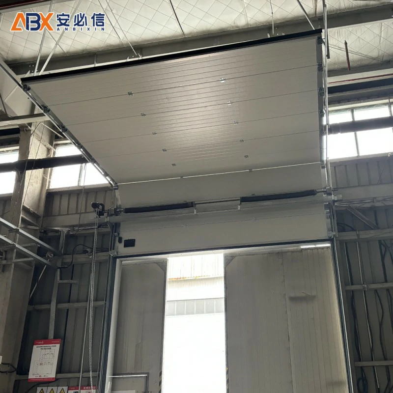 四平分节式提升门